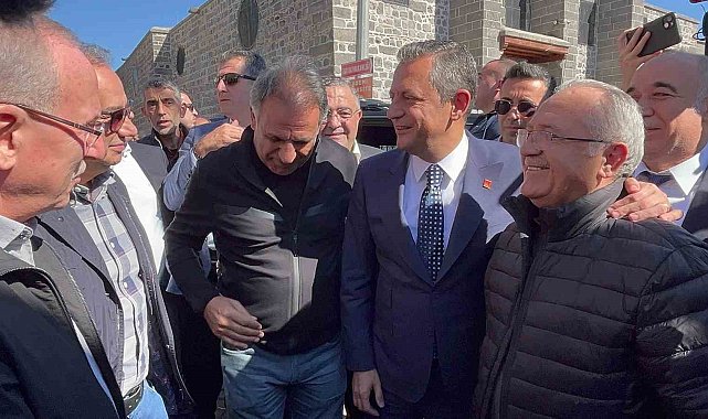 CHP Genel Başkanı Özel: "Eğer Türkiye'nin en önemli sorununu çözmek için adım atıyorlarsa buradan geri adım olmaması lazım"