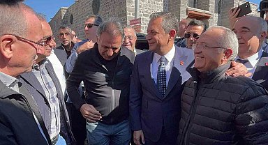 CHP Genel Başkanı Özel: "Eğer Türkiye'nin en önemli sorununu çözmek için adım atıyorlarsa buradan geri adım olmaması lazım"