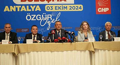 CHP Genel Başkanı Özel: "Parka havuza yola sigara atılınca da füze atılmış gibi zarar veriyor"