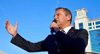 CHP Genel Başkanı Özel'den tutuklanan belediye başkanına destek mitingi