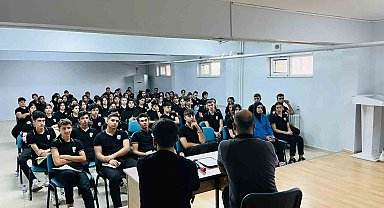 Cizre'de öğrencilere motivasyon semineri verildi