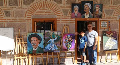 Çocuk ve gençlere resim sanatını sevdiriyor