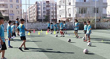 Çocuklar Haliliye Belediyesi ile futbola ilgi gösteriyor