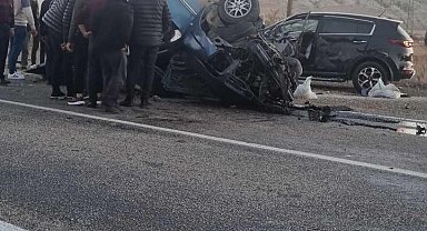 Çorum'da hafif ticari araç ile otomobil çarpıştı: 2 ölü, 2 yaralı