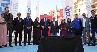 Cumhurbaşkanı Erdoğan'ın katılımıyla Kilis'te 495 deprem konutunun kurası çekildi
