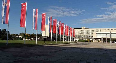 Cumhurbaşkanı Erdoğan'ın ziyareti öncesi Belgrad sokakları Türk bayraklarıyla donatıldı