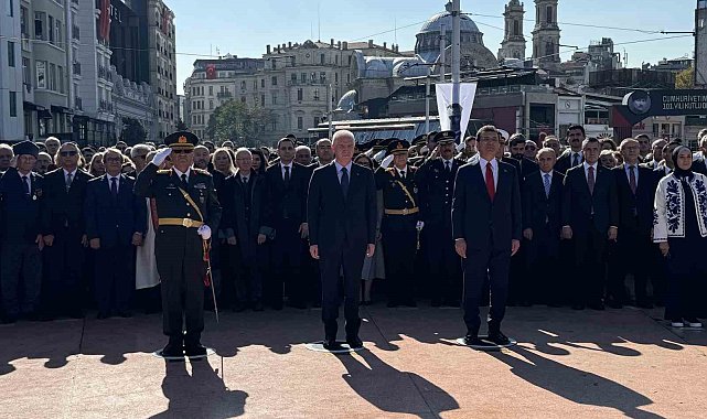 Cumhuriyet Bayramı öncesi Taksim'de tören düzenlendi