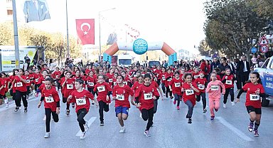 Cumhuriyet coşkusu, koşu ile başladı