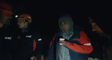 Dağda mahsur kalan genci arama kurtarma ekipleri kurtardı
