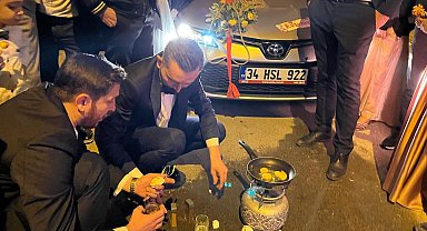 Damada düğün sonrası sürpriz yumurta pişirtip halatla araba çektirdiler...