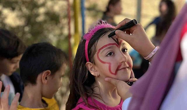 Damla gönüllülerinden Uludere'de çocuklara özel renkli ve eğlenceli aktiviteler