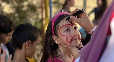 Damla gönüllülerinden Uludere'de çocuklara özel renkli ve eğlenceli aktiviteler