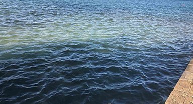 Datça'da atıksu borusu patladı, denizin rengi değişti