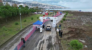 Deniz kenarında yapılan zorlu Off-Road yarışları nefesleri kesti