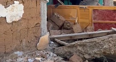 Depremde çöken istinat duvarının altında kalan 1 kişi yaralandı