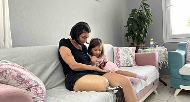 Depremde eşini ve kızını kaybeden acılı anneye sıfır diyerek ikinci el protez bacak sattılar