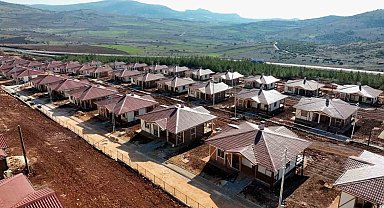 Depremde yıkılan ya da hasar gören köy evlerine parsel kolaylığı sağlanacak