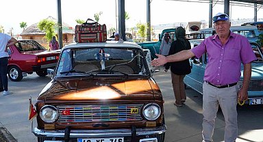 Depremden etkilenenlere moral için klasik aracıyla bin 275 kilometre yol geldi