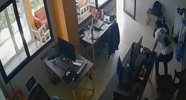 Depreme uyurken yakalandı, panik içerisinde kaçtı