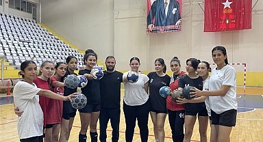 Depremzede kızların hedefi 1. Lige yükselip şehrin umudu olmak