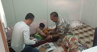Depremzede serebral palsili Bekir'in 'Mercedes'ini asker ağabeyleri hediye etti