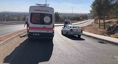 Devrilen motosikletteki 2 kişi yaralandı