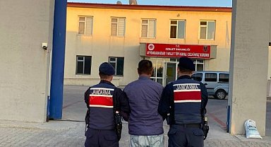 Devriye gezen jandarma ekipleri aranan şahsı yakaladı