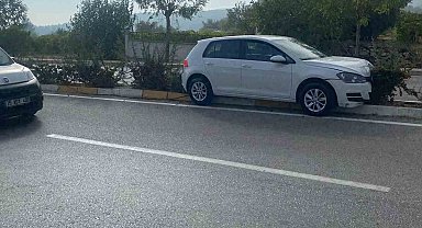 Direksiyon hakimiyetini kaybeden sürücü refüje çıkarak durabildi