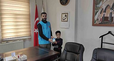 Diyarbakır'da harçlıklarını biriktiren çocuk, parasını Filistinli akranlarına gönderdi