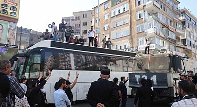 Diyarbakır'da terör propagandası yapan 15 kişi gözaltına alındı