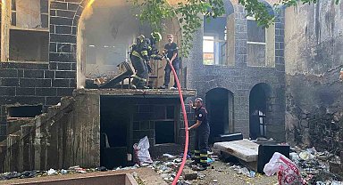 Diyarbakır'da yangın, tarihi yapı zarar gördü