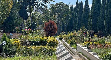 DNA incelemesi için 3 Ekim'de mezarı açılan Cem Garipoğlu'nun cenazesi, yeniden defnedilmek üzere Karacaahmet Mezarlığı'na getirildi.