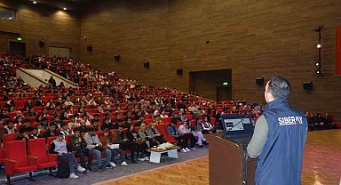 Dolandırıcıların hedefi öğrenciler: Burs tuzağına dikkat!