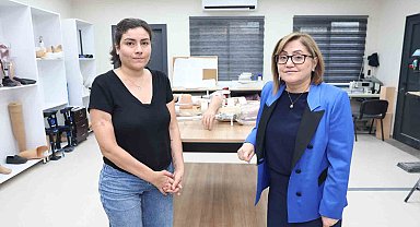 Dolandırılan depremzede Senem için Gaziantep'te yeni protez çalışmaları başladı