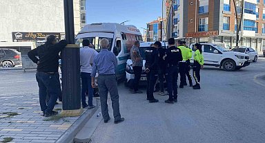 Dolmuş ile hafif ticari araç çarpıştı: 1 yaralı