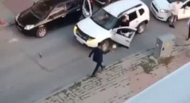 Düğün konvoyunda silahlarla havaya ateş açtılar, o anlar kamerada