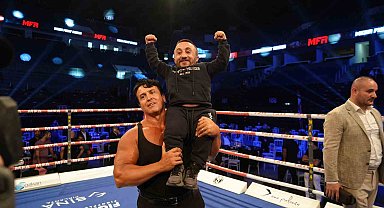 Dünyaca ünlü kick boks sporcuları, Sinan Erdem Spor Salonu'nda ringe çıktı