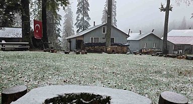 Düzce'nin yüksek kesimlerinde kar yağışı