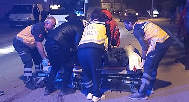 Edirne'de feci kaza: Devrilen motosikletten savrulan sürücü otomobilin altında kaldı