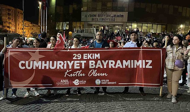 Efeler Belediyesi, 'Cumhuriyet Bayramı'nı fener alayı ile taçlandırdı
