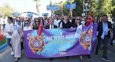 Egeli öğrenciler yeni akademik yıla şenlikle "Merhaba" dedi