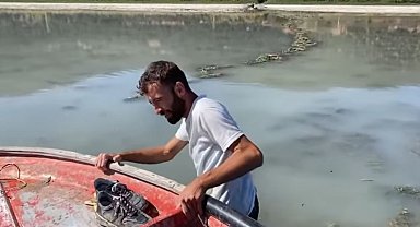 Eğirdir Gölü'ne motorlu kayıkla açılan 4 kişi gölün ortasında çamura saplandı