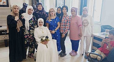 Eğitim alan kursiyerler maddi imkânı olmayan gelin adaylarını düğüne hazırlıyor