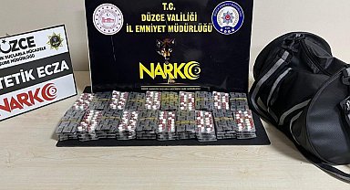 El çantasından uyuşturucu hap ele geçirildi