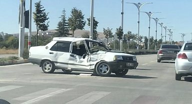 Elazığ'da kamyon ile otomobil çarpıştı: 2 yaralı