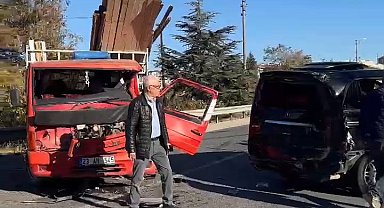 Elazığ'da minibüs ile pikap çarpıştı: 1 yaralı