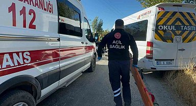 Elazığ'da otomobil ile öğrenci servisi çarpıştı: 2'si ağır 4 yaralı