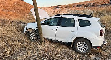 Elazığ'da otomobil şarampole yuvarlandı: 3 yaralı