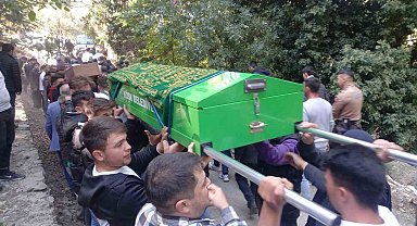 Elim kazada hayatını kaybeden anneanne ve torunu son yolculuğuna uğurlandı