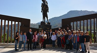 Emekli öğretmenlerden Başkan Kumral' a ziyaret